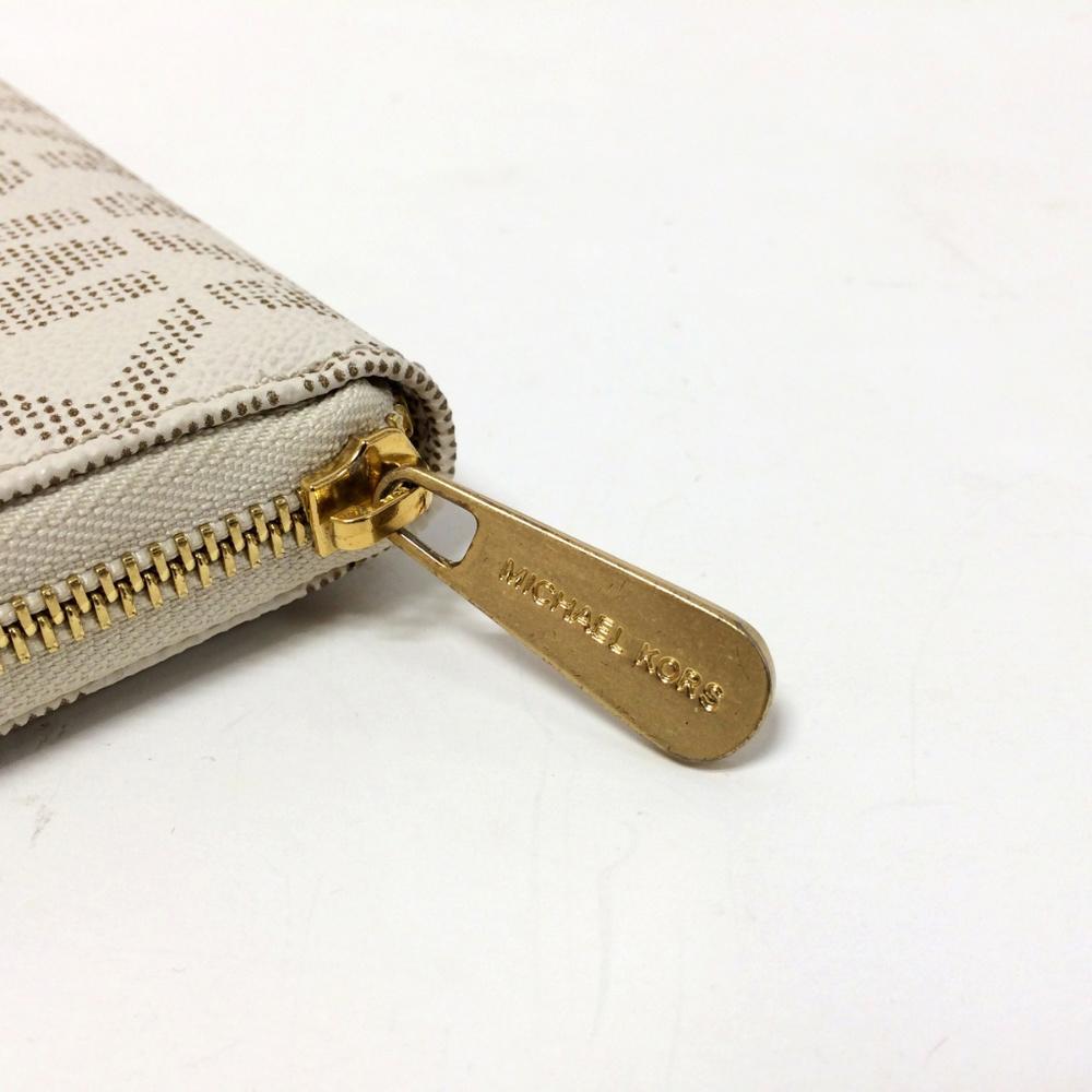 Michael Kors Vanilla Continental Zip Wallet