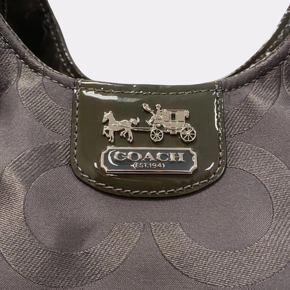 COACH 18763 Madison OP Art Maggie Shoulder Bag